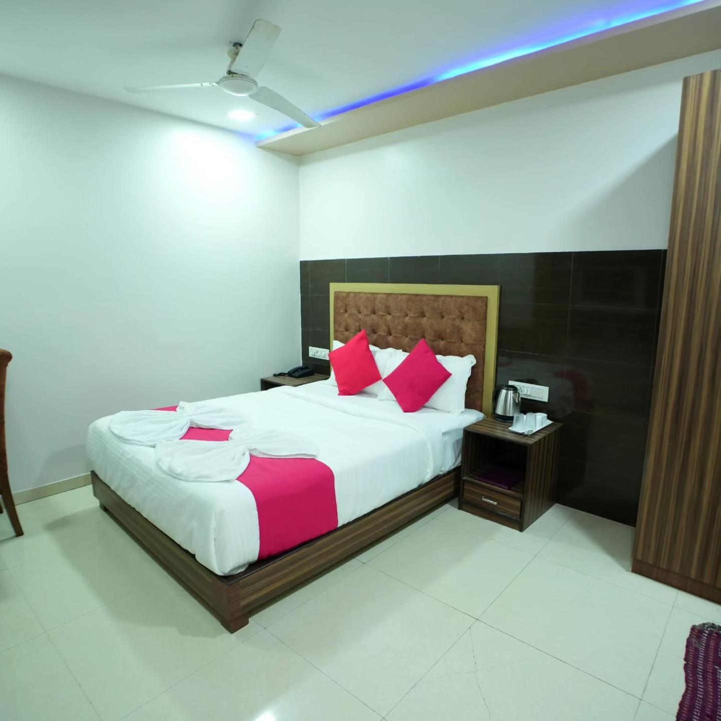Hotel Blue Terminal Mumbai Ngoại thất bức ảnh