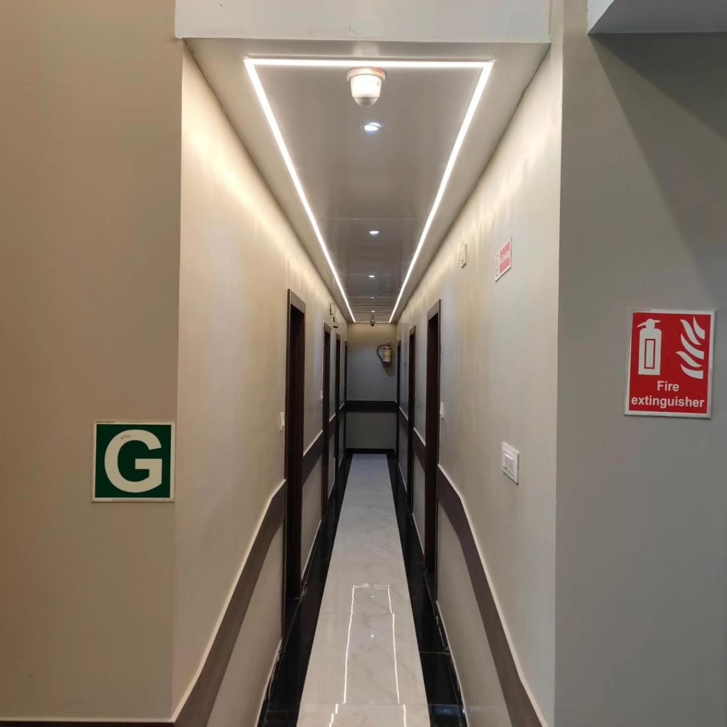 Hotel Blue Terminal Mumbai Ngoại thất bức ảnh