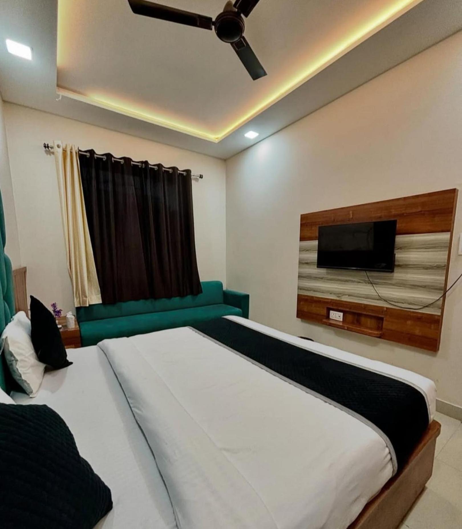 Hotel Blue Terminal Mumbai Ngoại thất bức ảnh